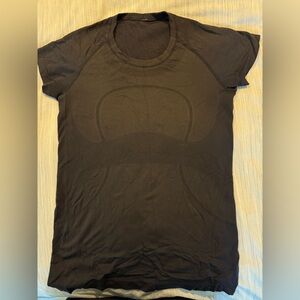 Lululemon Black Swiftly Tech short sleeve. Size 10